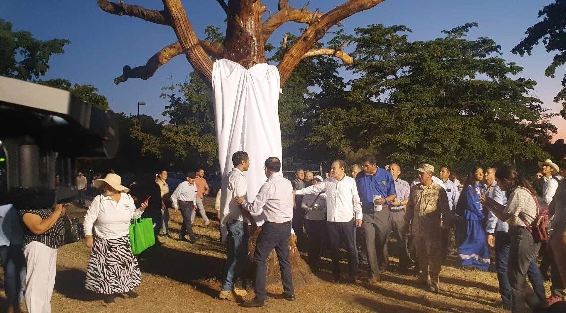 Devela Alfonso Durazo escultura Tótem sonorense Devela Alfonso Durazo escultura Tótem sonorense