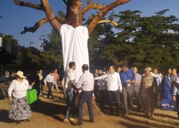 Devela Alfonso Durazo escultura Tótem sonorense