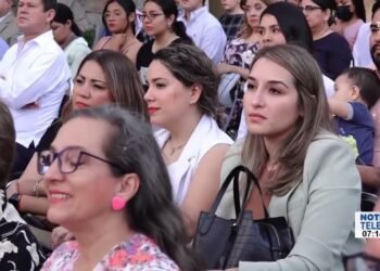 Ex gobernador Samuel Ocaña, presentó su nuevo libro ''Postales de Pequeñas Historias''.