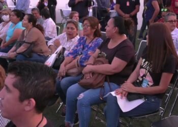 Acerca  servicios el Ayuntamiento de Hermosillo  a la colonia Las Lomas