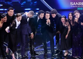 Sanremo 2023 – La sigla di Mare Fuori risuona sul palco dell'Ariston