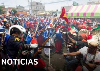 Mexicanos conmemoran el 5 de Mayo recreando la Batalla de Puebla