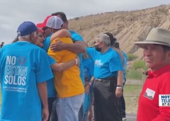 ABRAZOS, NO MUROS: Reencuentro en medio del Rio Bravo