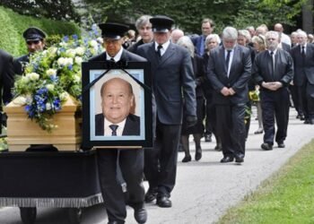 ¡HOY! 7 a.m., millones de argentinos derraman lágrimas por el cantante masculino Leo Dan…