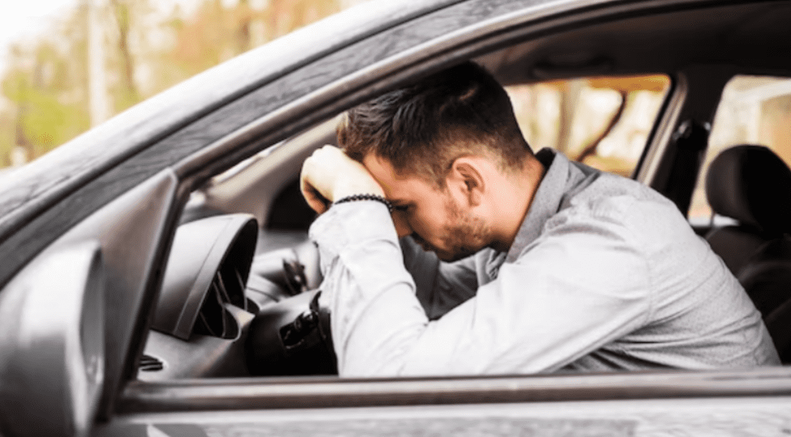 Conductor de 22 años sufre complicaciones de salud al volante
