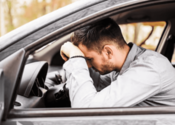 Conductor de 22 años sufre complicaciones de salud al volante