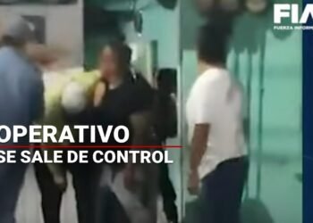 ¡OPERATIVO FUERA DE CONTROL! | Policías repelen agresión tras ser apedreados en Peñón de los Baños