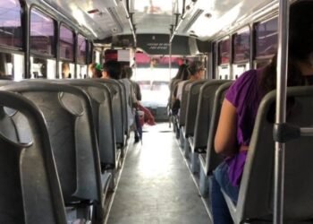 Hermosillo: ¡Por mano larga! Un hombre fue detenido por intentar tocar a mujer en un camión
