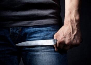 Hombre amenaza con cuchillo a elementos de la Policía en colonia Villa Verde: Hermosillo