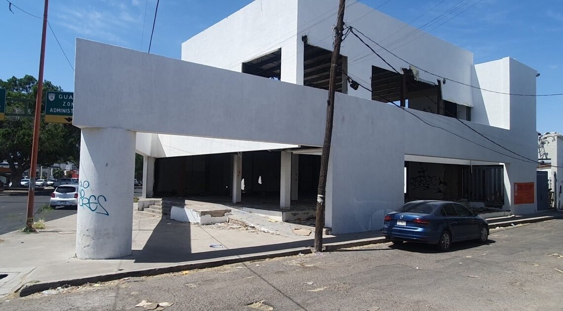 Hermosillo: Vecinos de la colonia San Benito piden demoler edificio abandonado Hermosillo: Vecinos de la colonia San Benito piden demoler edificio abandonado
