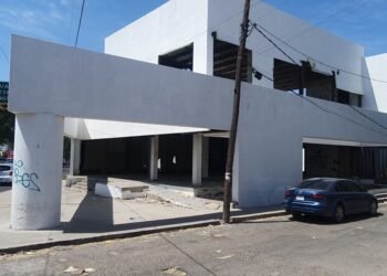 Hermosillo: Vecinos de la colonia San Benito piden demoler edificio abandonado