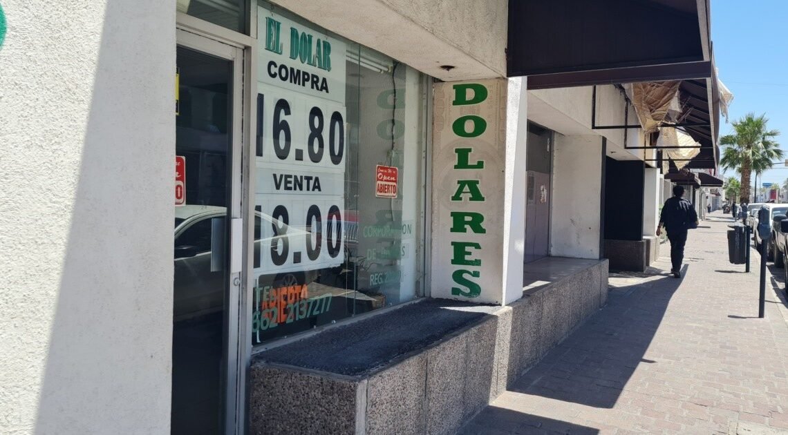 Se vende dólar por debajo de los  en Hermosillo