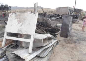 Incendio en invasión Guayacán: “(Con) los niños bichis, así salí corriendo”, comenta madre de familia afectada