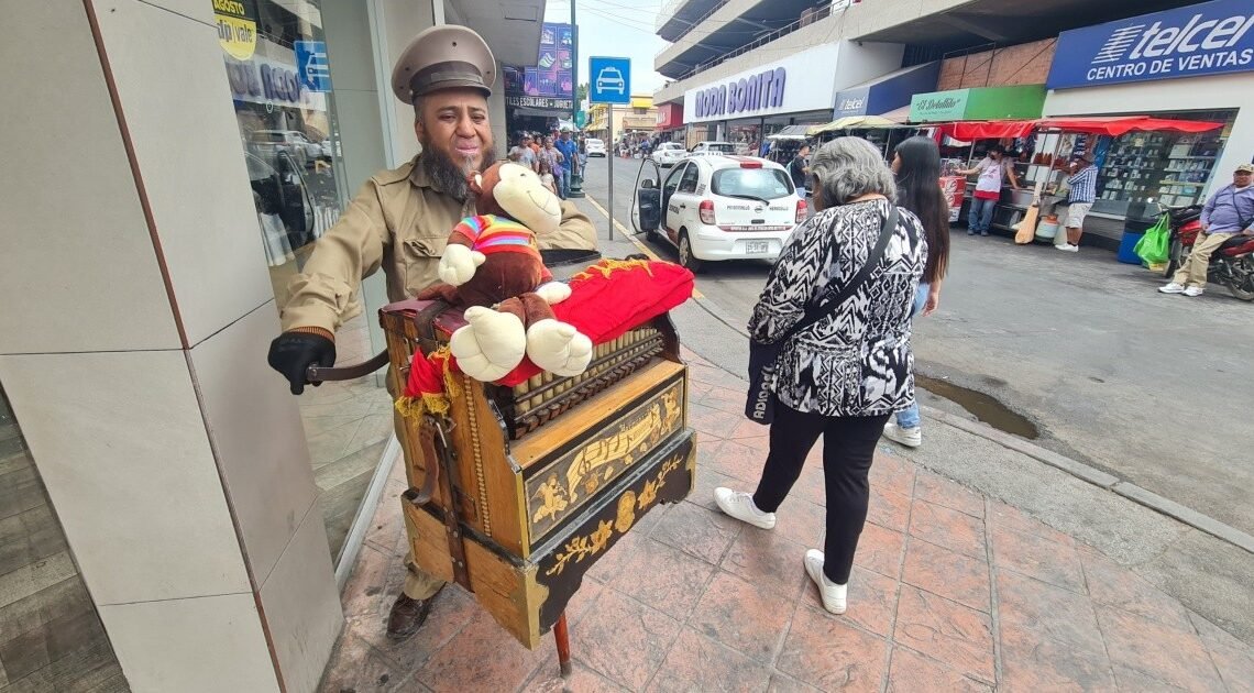 Gabriel recorre el País con la música de la nostalgia Gabriel recorre el País con la música de la nostalgia