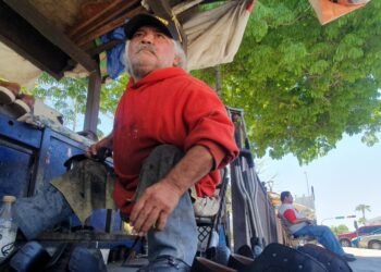 Hermosillo: Don Julio le saca brillo a la vida como todo buen bolero