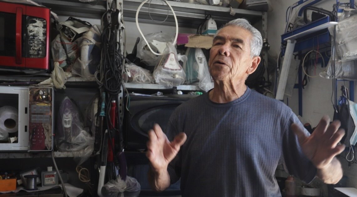 Hermosillo: Don Benito es el MacGyver de los electrodomésticos