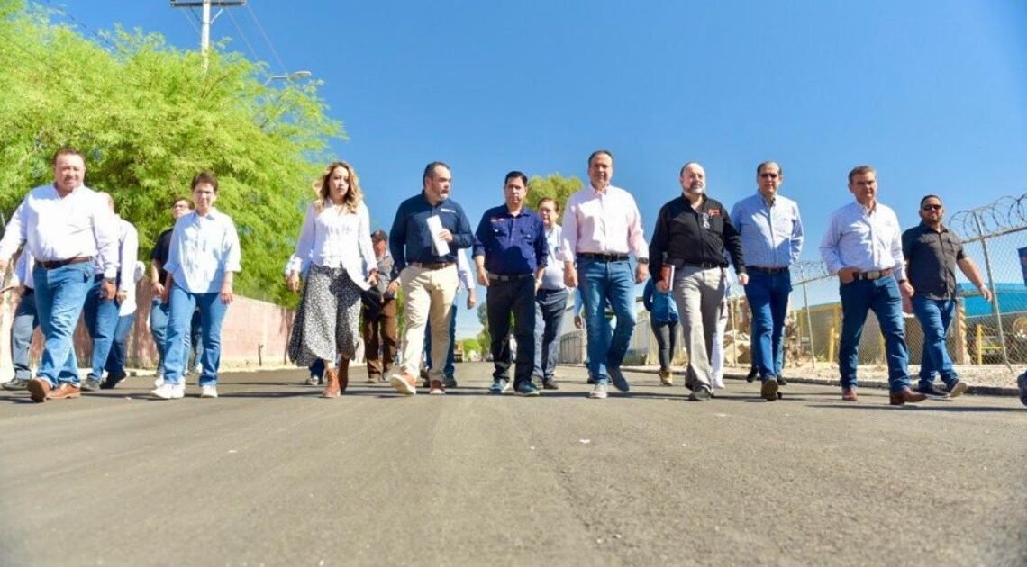 Hermosillo: Supervisa Antonio Astiazarán mejora de calle en Parque Industrial