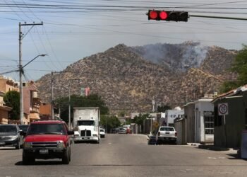 Hermosillo: Se incendian 5 hectáreas del Cerro Johnson