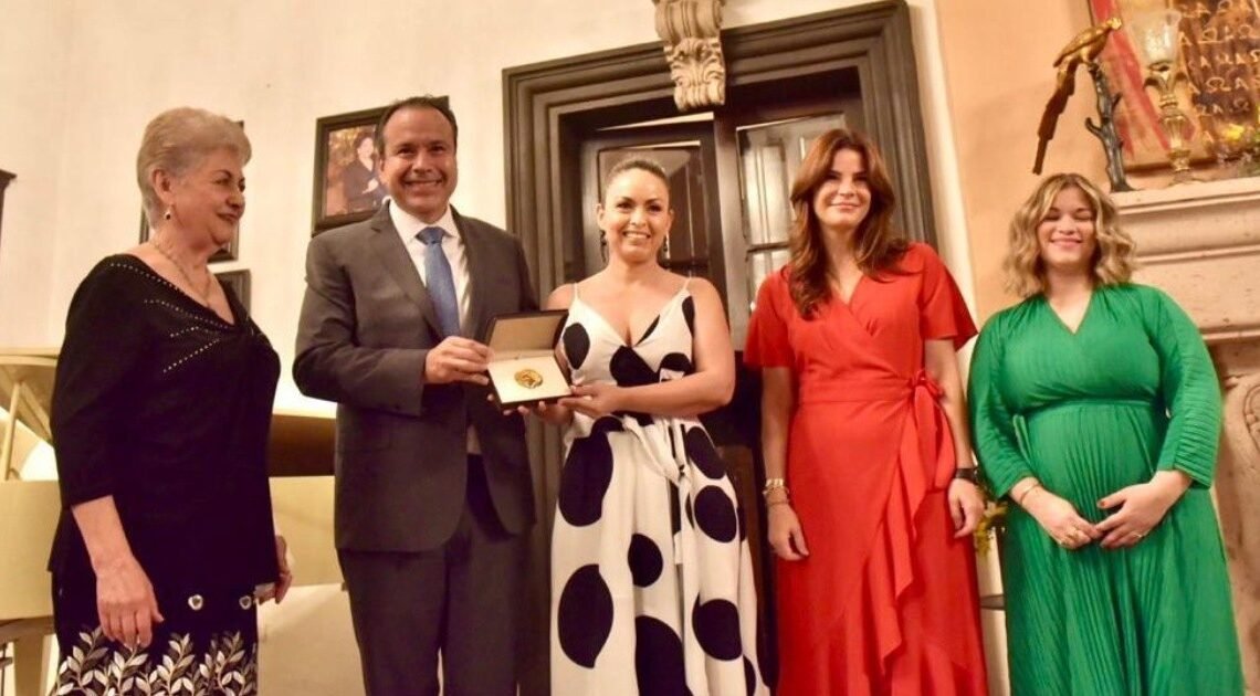 Reconocen en Fiestas del Pitic a hermosillenses destacadas