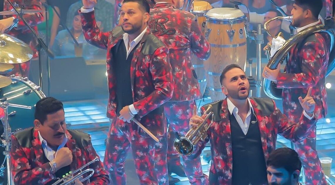 Banda El Recodo y Julio Preciado hicieron “retumbar” el Palenque de la ExpoGan 2023 Banda El Recodo y Julio Preciado hicieron “retumbar” el Palenque de la ExpoGan 2023