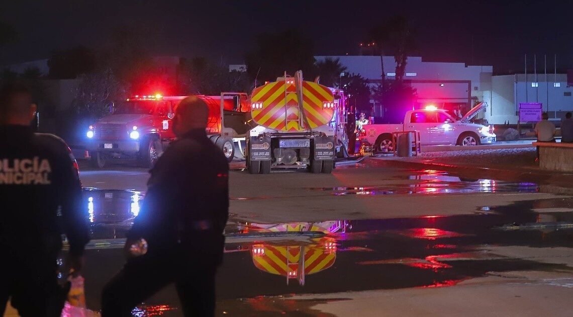 Se quema bodega con aparentes químicos en parque industrial de Hermosillo