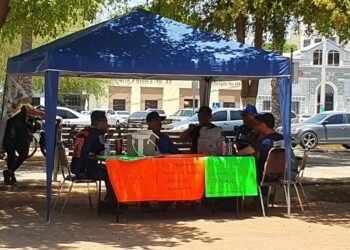 Se manifiestan bomberos de Hermosillo frente a palacio municipal; piden pagos atrasados y mejor equipo