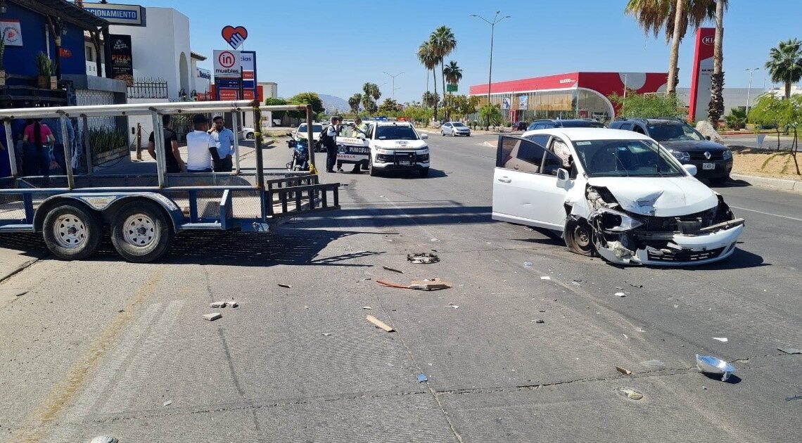 Motociclista salió disparado luego de impactarse con batanga que estaba detenida tras chocar con un auto