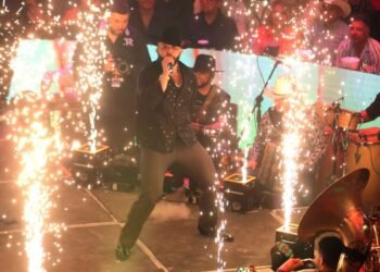 Así fue la primera presentación de Carín León en el Palenque de Hermosillo, Sonora (Fotos y videos)
