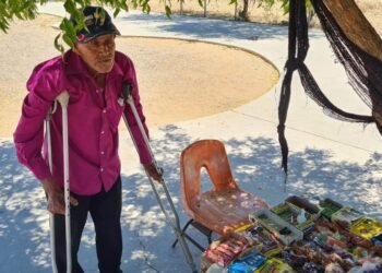 Marco Antonio, de 77 años, sigue en busca de un triciclo que le robaron; lo usaba para vender dulces