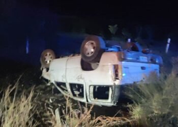 Dos personas perdieron la vida en un choque volcadura en la carretera Hermosillo-Bahía de Kino