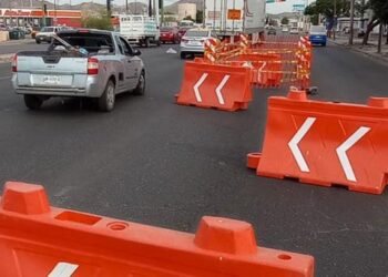 Cierran vialidades para reparar socavón en el Solidaridad