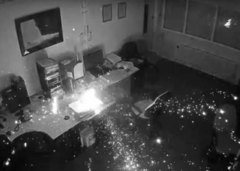 ¡Cuida tus electrónicos! Explota laptop y provoca incendio en Los Mochis