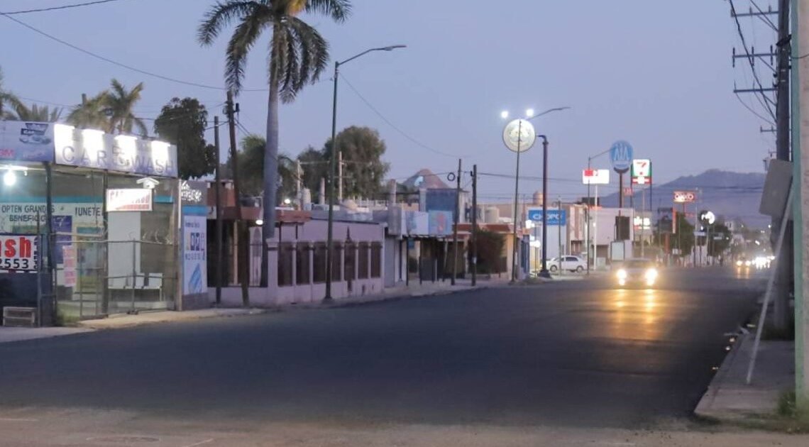 A más tardar el lunes culminan obras en la calle Reforma: banquetas y nivelación de pozos A más tardar el lunes culminan obras en la calle Reforma: banquetas y nivelación de pozos