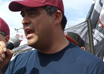 Staus considera propuesta para desenlace de huelga; Steus se mantiene firme