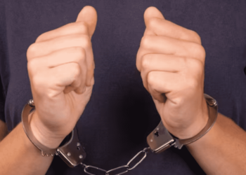Hombre es detenido en la colonia Puerta Real por robo a tienda de conveniencia
