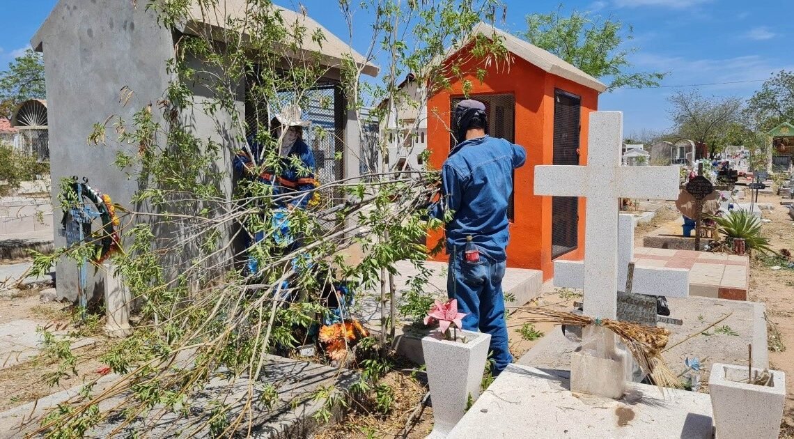 Hermosillo: Casi listos los panteones para recibir a visitantes el Día de las Madres Hermosillo: Casi listos los panteones para recibir a visitantes el Día de las Madres