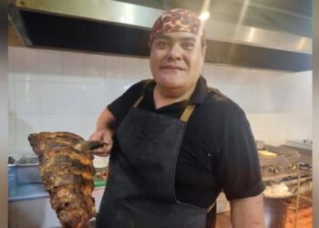 “Asando carne me encontré a mí mismo”; ‘El Toro’ lleva años en la parrilla