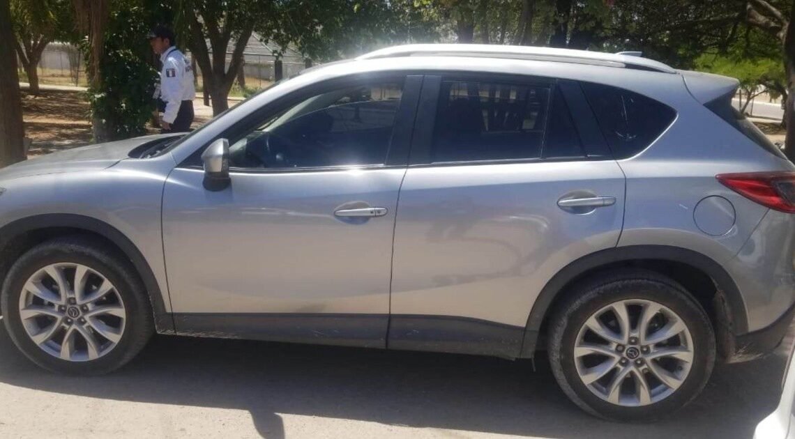 Hermosillo: Capturan a tres personas en vehículo robado tras persecución Hermosillo: Capturan a tres personas en vehículo robado tras persecución