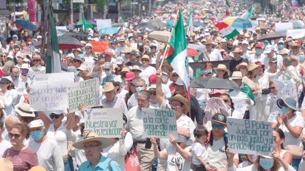 Marchan en defensa de la Corte; hubo agresiones Marchan en defensa de la Corte; hubo agresiones