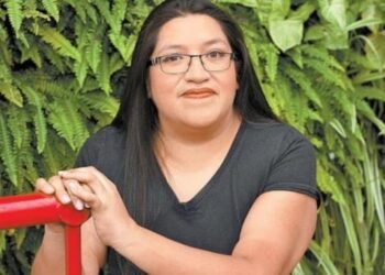 María Salguero gana medalla por su labor a favor de las mujeres