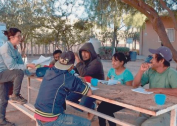 Michel lleva educación a los adultos en la Costa de Hermosillo