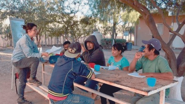 Michel lleva educación a los adultos en la Costa de Hermosillo Michel lleva educación a los adultos en la Costa de Hermosillo