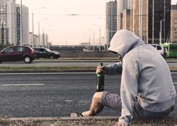 Detenido en su borrachera: hombre llevaba picahielo en la calle