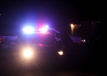 Detienen a hombre de 52 años con cuchillo por delitos contra funcionarios públicos