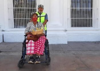María del Rosario y su esposo piden apoyo de comunidad por su condición