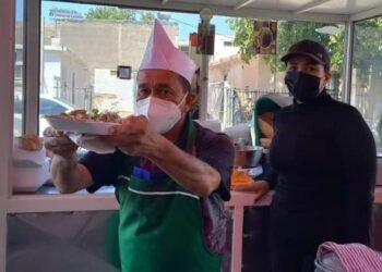 Mantienen la tradición familiar con carreta de tacos por más de 50 años