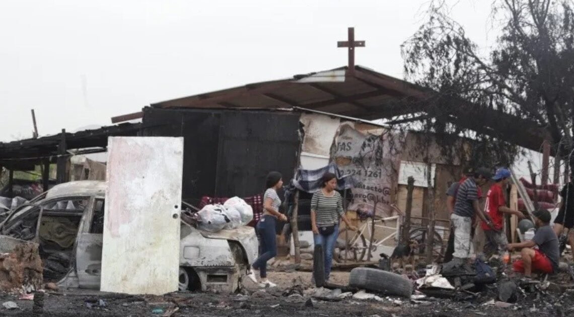 Vinculado a proceso y en prisión preventiva, quedó Francisco Javier N., probable responsable de incendiar la casa de su pareja y afectar cinco viviendas más, en Hermosillo Vinculado a proceso y en prisión preventiva, quedó Francisco Javier N., probable responsable de incendiar la casa de su pareja y afectar cinco viviendas más, en Hermosillo