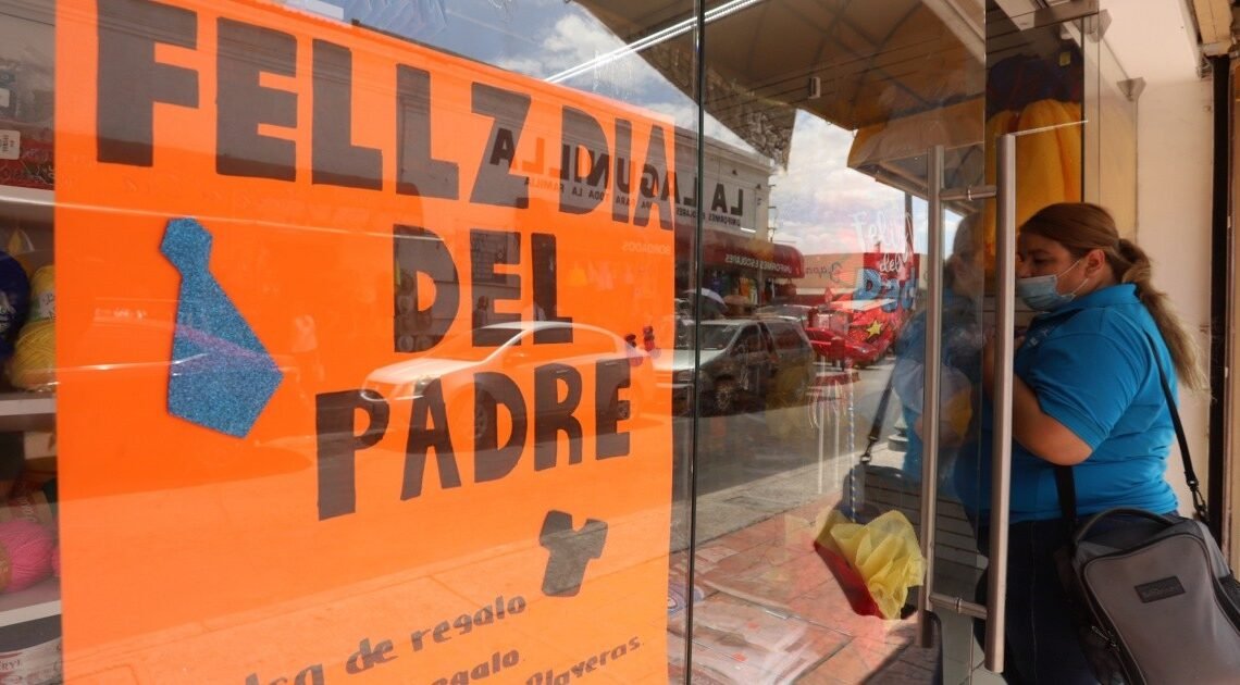 Policía de Hermosillo pide festejar a papá, pero bien portados Policía de Hermosillo pide festejar a papá, pero bien portados