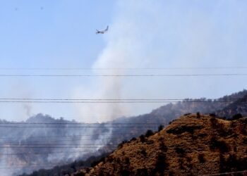 Hermosillo: Prevén que fuego en cerro de Las Antenas se extienda