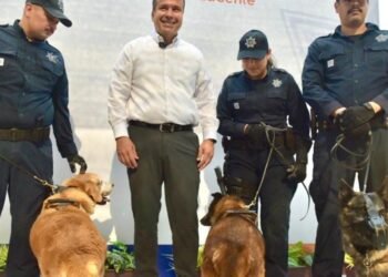 Antonio Astiazarán preside despedida de agentes caninos